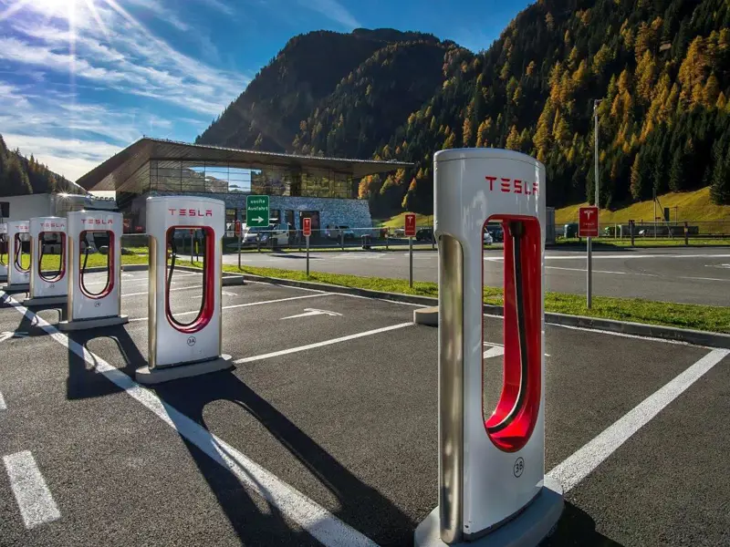 2016-plessi-museum-colonnine-elettriche-tesla-43.jpg
